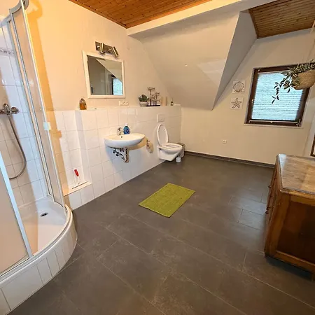 別荘 Grosszuegiges Haus In Moselnaehe